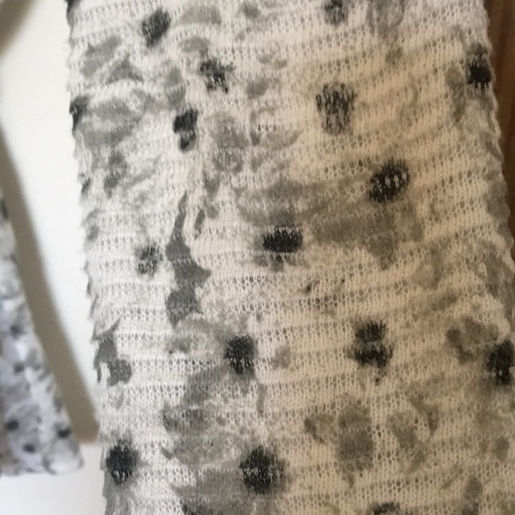 Summer weight sweater - Picture 2 of 4